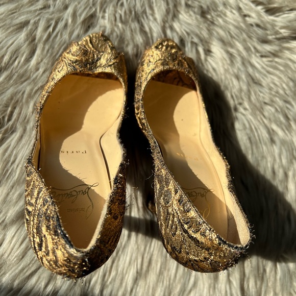 Christian Louboutin Gold Brocade Fabric Lady Peep-Toe Platform Pumps Size 37 - Picture 4 of 6